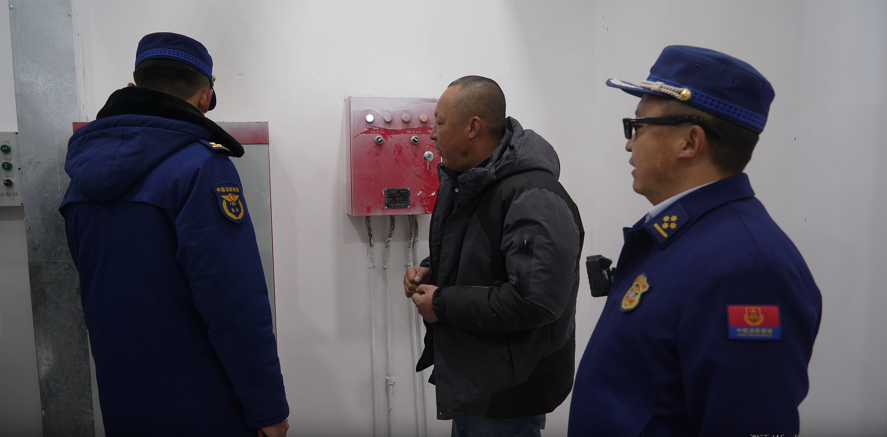 乃东区消防救援大队在贡康小区开展消防安全隐患排查