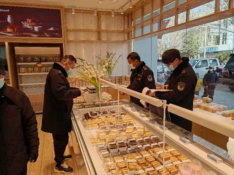 乃东区市场监管局开展蛋糕店食品安全专项检查 (2).jpg